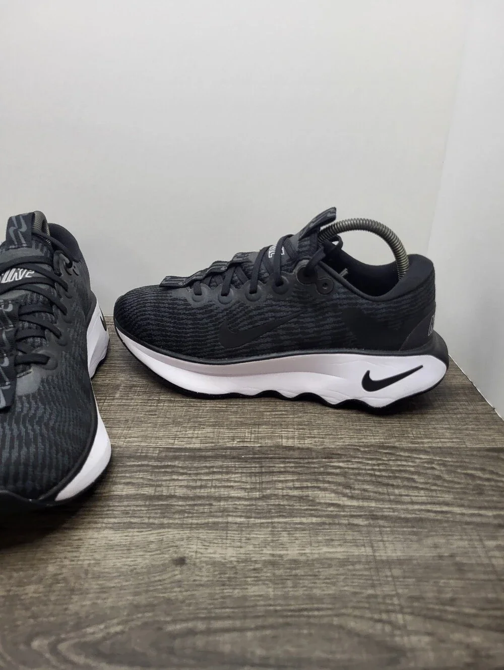 Nike Womens Motiva DV1238-001 Black Running Shoes Sneakers Size 9